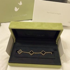 Van Cleef & Arpels Vintage Alhambra 5-Motif bracelet, 18k gold, black onyx.